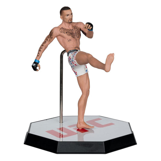 UFC Posed PVC Statue Max Holloway 18 cm 0787926104431