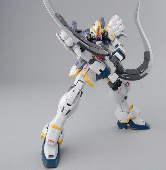  Gundam Wing: Master Grade - Gundam Sandrock EW Version 1:100 Scale Model Kit  4573102630438