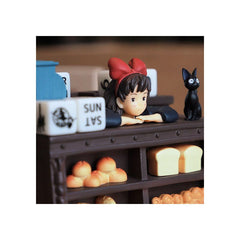 Kiki's Delivery Service Statue Three-wheeler Diorama / Calendar Kiki Salesclerk 11 cm 4990593443697