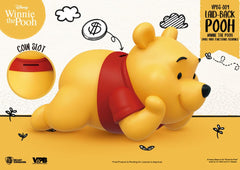 Winnie The Pooh Small Vinyl Bank laid-back Winnie 17 cm 4711385253573