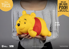 Winnie The Pooh Small Vinyl Bank laid-back Winnie 17 cm 4711385253573