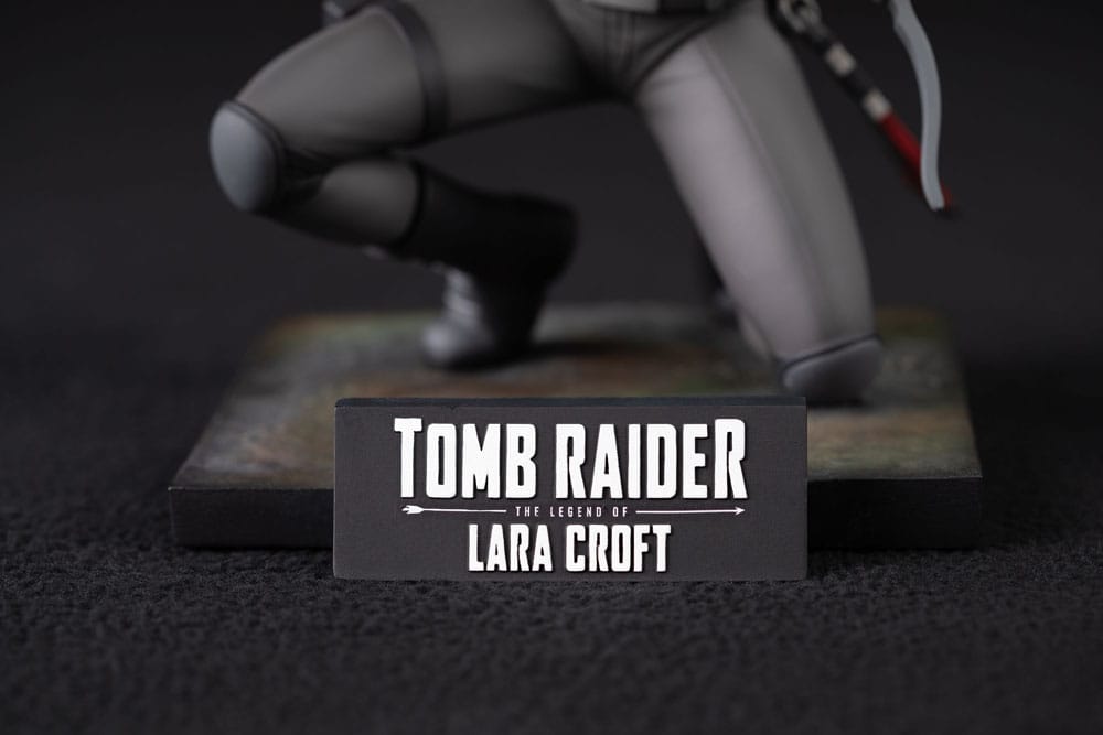 Tomb Raider PVC Statue The Legend of Lara Croft 19 cm    0761568014167