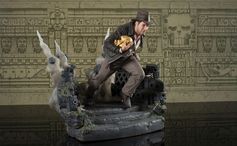 Indiana Jones: Raiders of the Lost Ark Deluxe Gallery PVC Statue Escape with Idol 25 cm 0699788846322