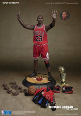 NBA Collection Real Masterpiece Actionfigur 1/6 Michael Jordan Series 2 (Road Jersey Edition) 33 cmNBA Collection figurine Real Masterpiece 1/6 Michael Jordan Series 2 (Road Jersey Edition) 33 cmNBA Collection Figura Real Masterpiece 1/6 Michael Jordan Se 4897020281146