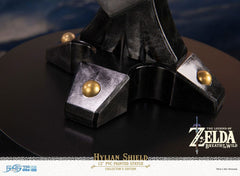 The Legend of Zelda Breath of the Wild PVC Statue Hylian Shield Collector's Edition 29 cm 5060316623923
