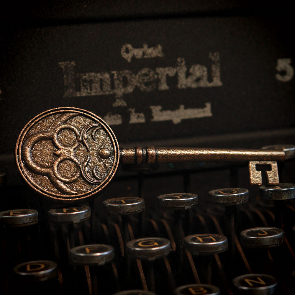 Resident Evil VIII Replica 1/1 Insignia key Limited Edition 5060662467318