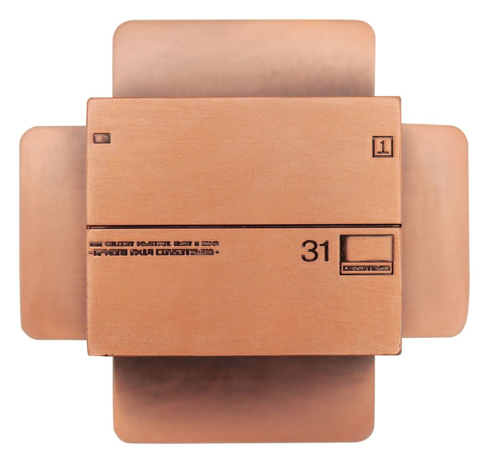 Metal Gear Solid 2 Replica Cardboard Box Antique Gold   5060948298100