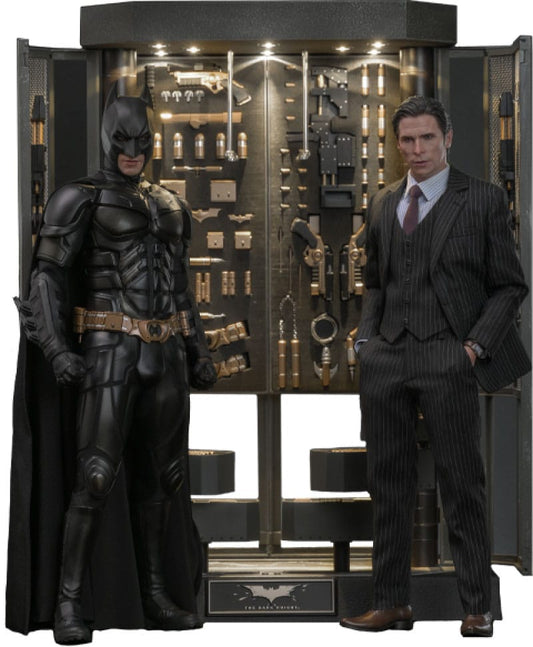 The Dark Knight Movie Masterpiece Action Figures & Diorama 1/6 Batman Armory with Bruce Wayne (2.0) 30 cm 4895228618085