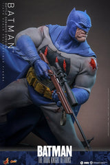 Batman: The Dark Knight Returns Comic Masterpiece Action Figure 1/6 Batman (Battle Damaged Version) 32 cm 4895228625007