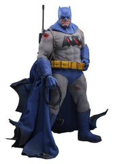 Batman: The Dark Knight Returns Comic Masterpiece Action Figure 1/6 Batman (Battle Damaged Version) 32 cm 4895228625007