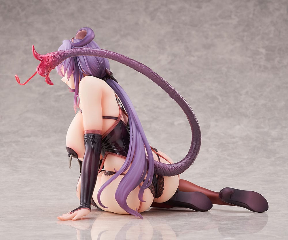 Succubus Homestay Statue 1/5 Sakuma Shiori 17 cm  4595316892419
