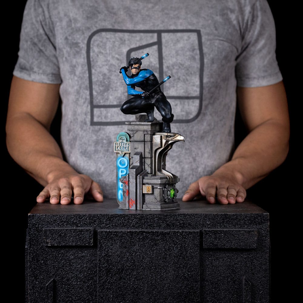 DC Comics Art Scale Statue 1/10 Nightwing 27 cm           0042882333982