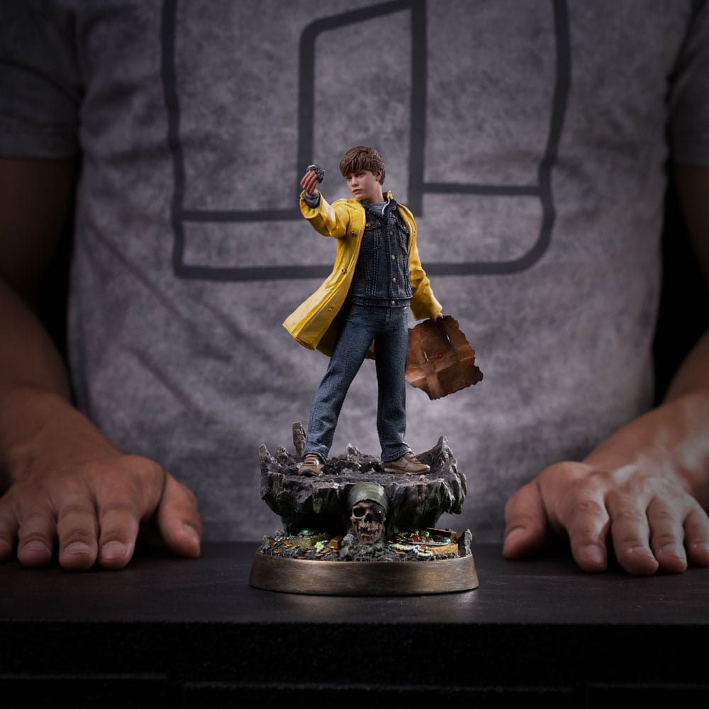 The Goonies Art Scale Statue 1/10 Mikey Walsh (40th anniversary) 21 cm          0042882334002