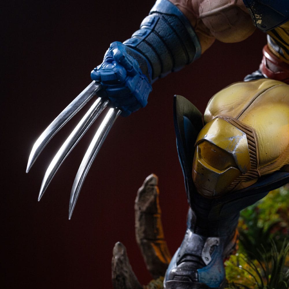 Marvel Legacy Replica Statue 1/4 Wolverine 38 cm  0042882335238