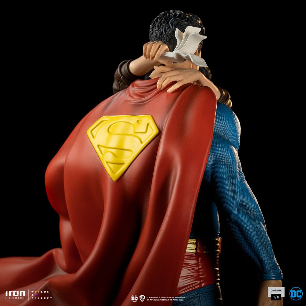 DC Comics Diorama 1/6 Superman & Lois 57 cm 0618231951918