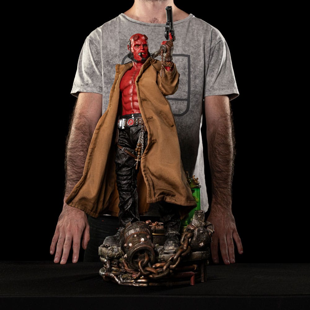 Hellboy Deluxe Art Scale Statue 1/4 Hellboy cm 0618231953790
