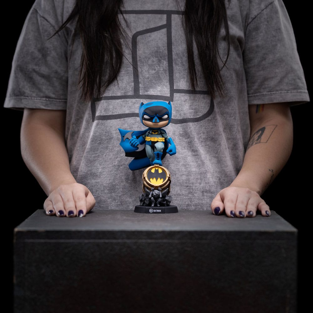 Batman Mini Co. PVC Figure Batman on Bat-Signal (Blue Variant) 15 cm 0618231957446