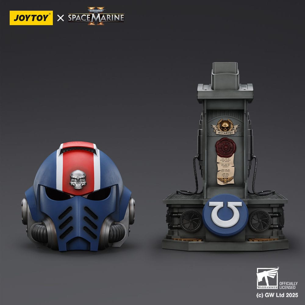 Warhammer 40,000: Space Marine 2 Replica Ultramarines Lieutenant Titus helmet with Display Stand 44 cm  6927054401697