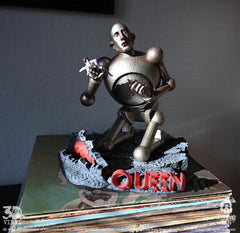 Queen 3D Vinyl Statue Queen Robot (News of the World) 20 x 21 x 24 cm 0785571595123