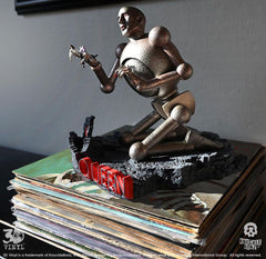 Queen 3D Vinyl Statue Queen Robot (News of the World) 20 x 21 x 24 cm 0785571595123