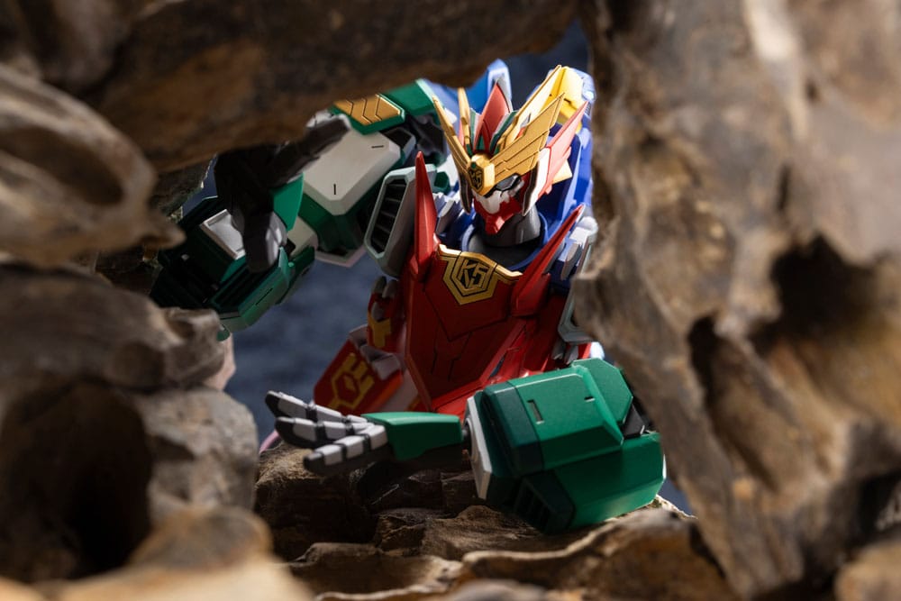 The Red Ranger Becomes an Adventurer in Another World Plastic Model Kit Maximum Kizuna Kaiser 17 cm   4934054067077