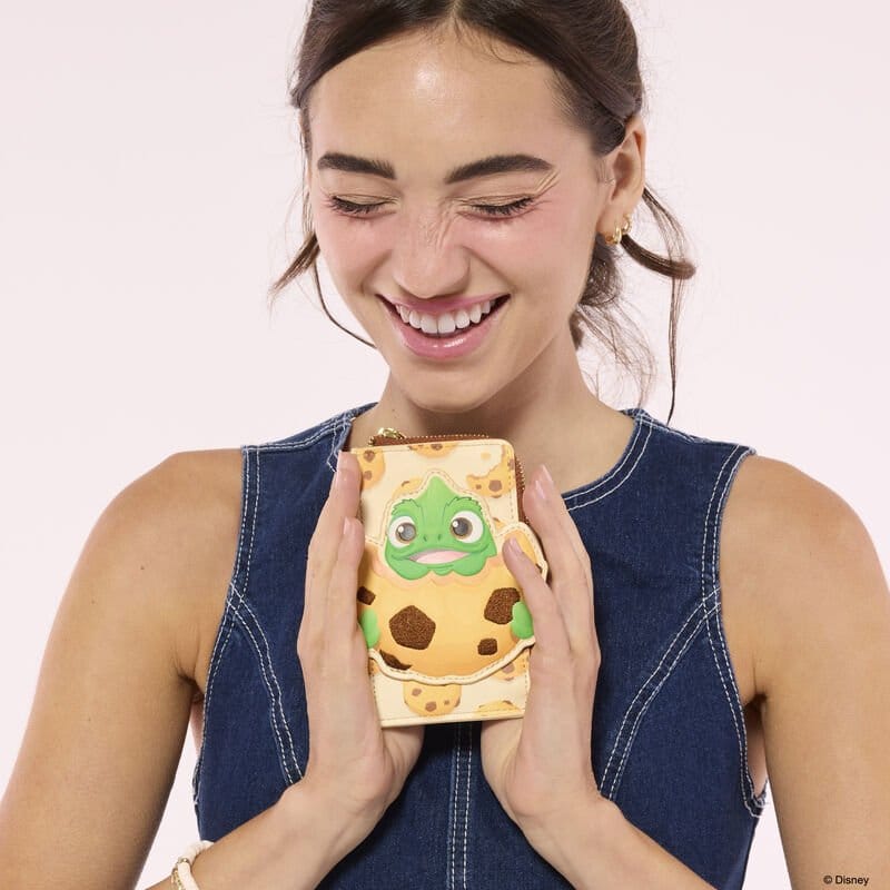 Tangled by Loungefly Cardholder Pascal with Cookie 0671803586024