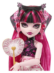 Monster High Skulltimate Secrets Doll  Destination: Gore-geous Oasis - Draculaura 0194735289042