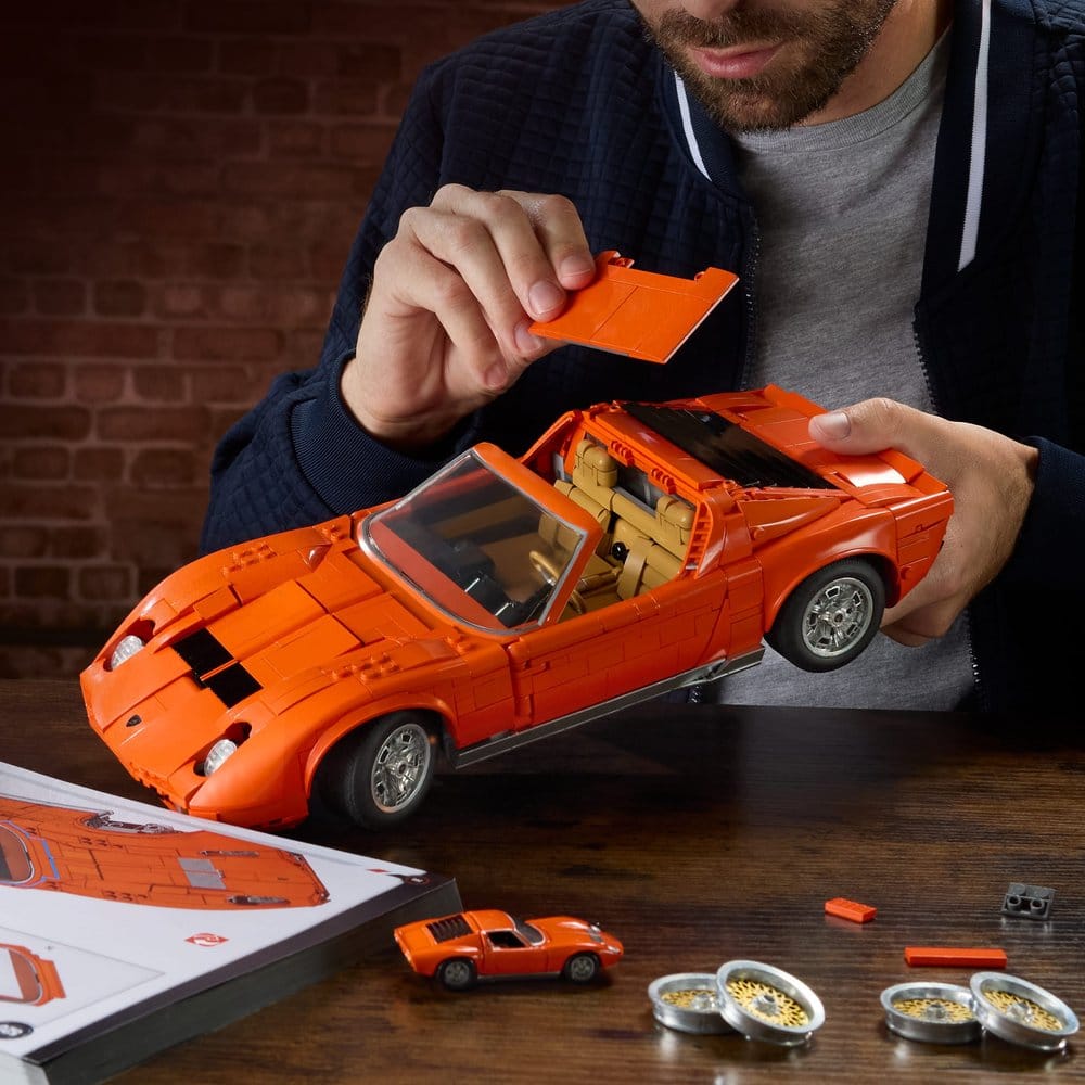 Hot Wheels Premium Mattel Brick Shop Building Set 1/12 Lamborghini Miura P400 SV 0194735330263