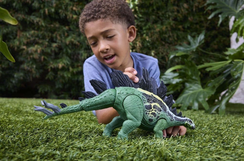Jurassic World: Survival Action Figure Gigantic Thrashers Stegosaurus 0194735352296