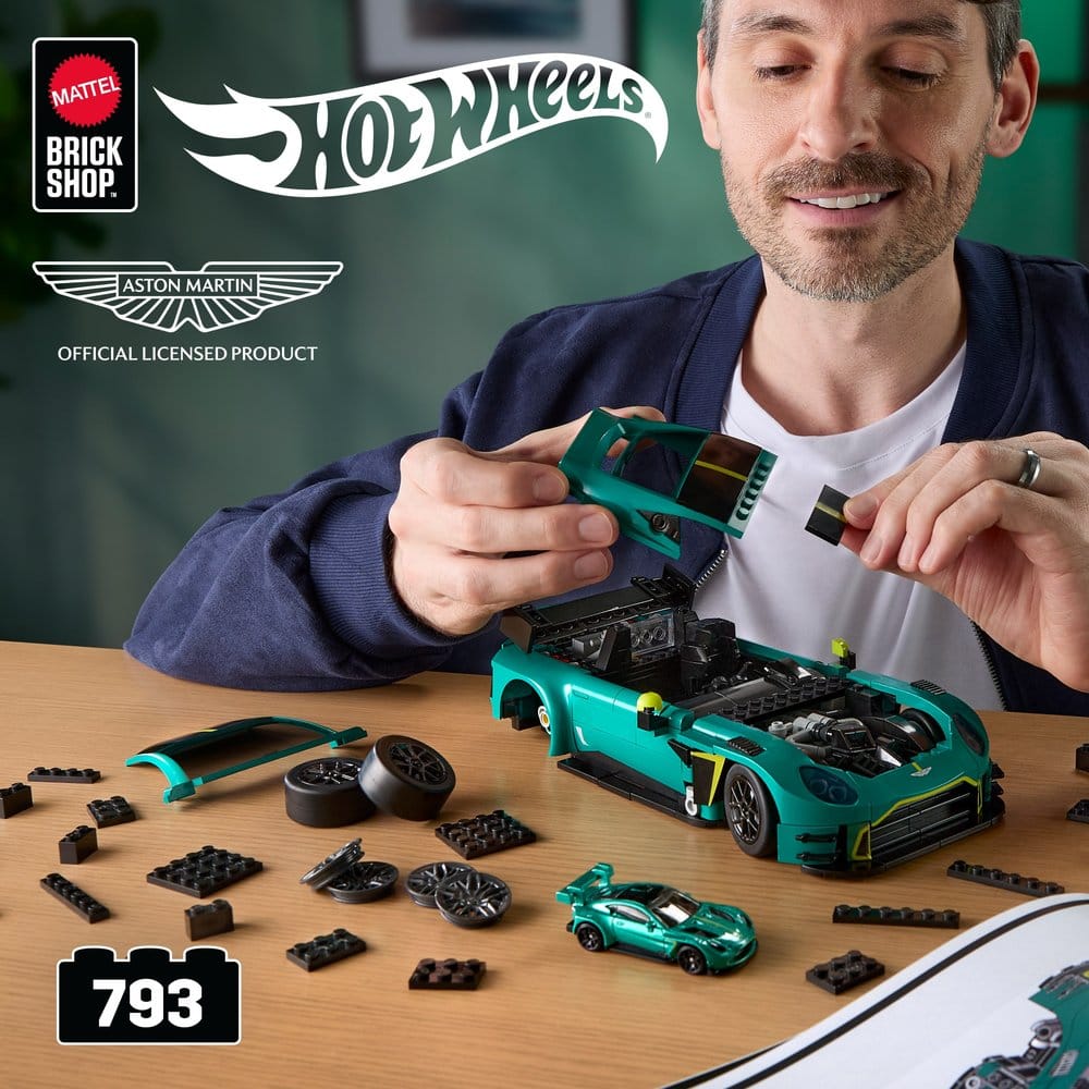 Hot Wheels Elite Mattel Brick Shop Building Set 1/16 '24 Aston Martin Vantage GT3 0194735362981