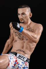 UFC Posed PVC Statue Max Holloway 18 cm 0787926104431