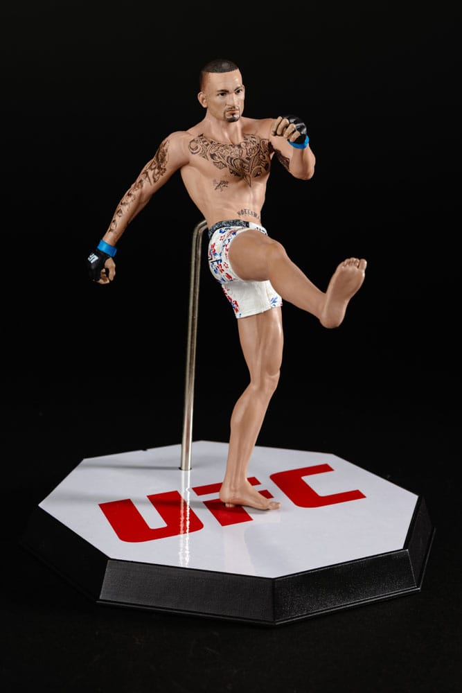 UFC Posed PVC Statue Max Holloway 18 cm 0787926104431