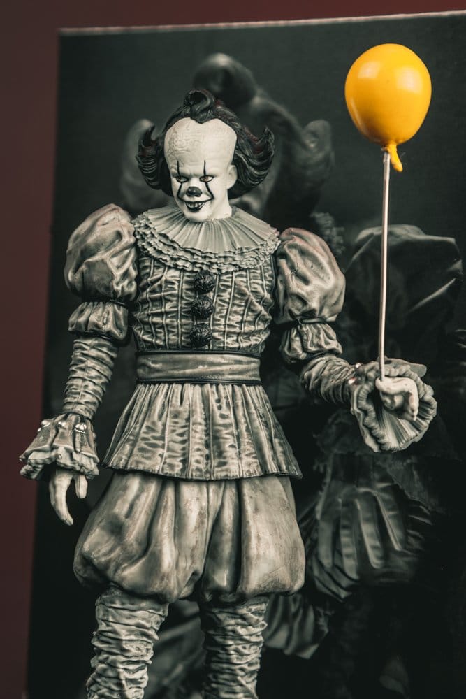 Es Welcome to Derry Movie Maniacs Figur Pennywise (Black &amp White) 16 cmIt Welcome to Derry Movie Maniacs Figure Pennywise (Black &amp White) 16 cmÇa Welcome to Derry Movie Maniacs figurine Pennywise (Black &amp White) 16 cmIt Welcome to Derry Movie Man 0787926141412