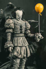 Es Welcome to Derry Movie Maniacs Figur Pennywise (Black &amp White) 16 cmIt Welcome to Derry Movie Maniacs Figure Pennywise (Black &amp White) 16 cmÇa Welcome to Derry Movie Maniacs figurine Pennywise (Black &amp White) 16 cmIt Welcome to Derry Movie Man 0787926141412