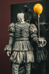 Es Welcome to Derry Movie Maniacs Figur Pennywise (Black &amp White) 16 cmIt Welcome to Derry Movie Maniacs Figure Pennywise (Black &amp White) 16 cmÇa Welcome to Derry Movie Maniacs figurine Pennywise (Black &amp White) 16 cmIt Welcome to Derry Movie Man 0787926141412
