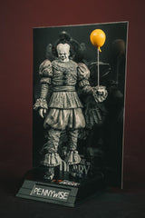 Es Welcome to Derry Movie Maniacs Figur Pennywise (Black &amp White) 16 cmIt Welcome to Derry Movie Maniacs Figure Pennywise (Black &amp White) 16 cmÇa Welcome to Derry Movie Maniacs figurine Pennywise (Black &amp White) 16 cmIt Welcome to Derry Movie Man 0787926141412