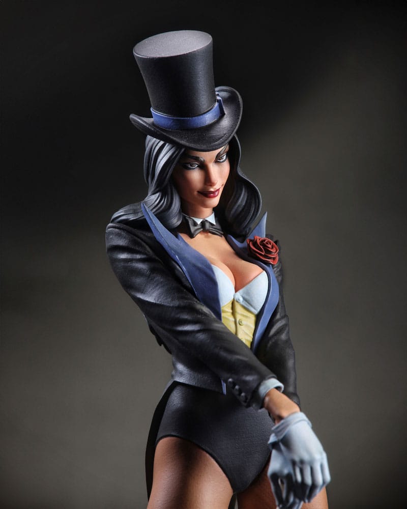 DC Direct DC Cover Girls Resin Statue Zatanna by J. Scott Campbell 23 cm 0787926302226