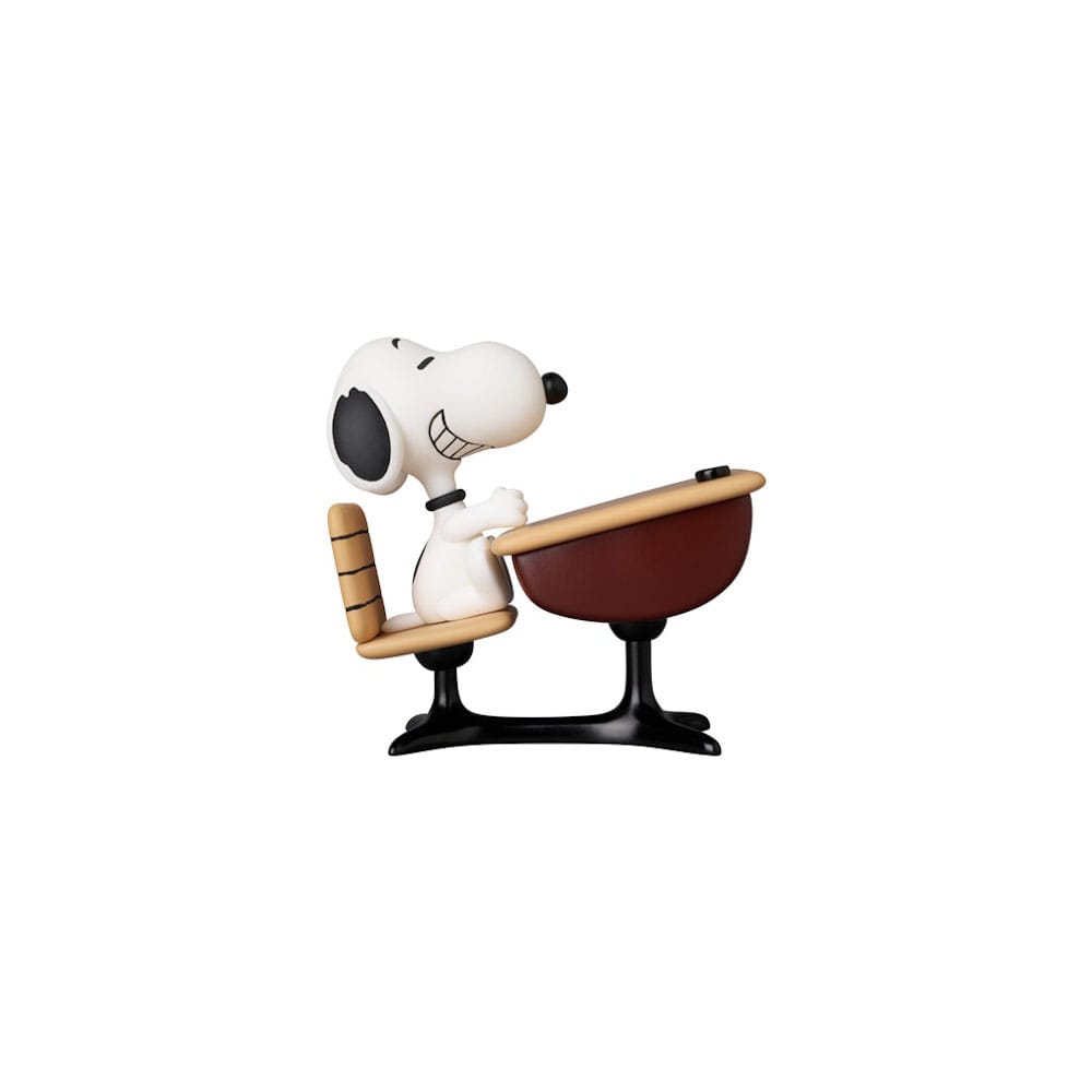 Peanuts UDF Series 18 Mini Figure Snoopy with desk 9 cm 4530956158440