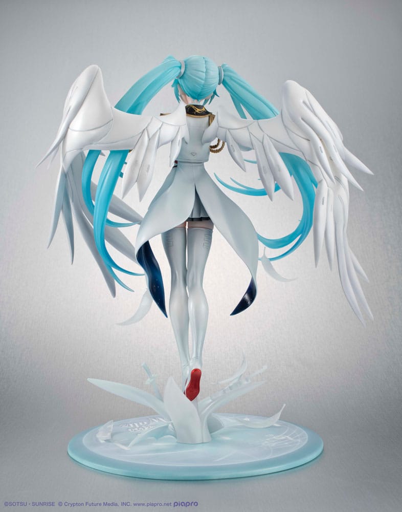 Mobile Suit Gundam x Hatsune Miku Lucrea PVC Statue Hatsune Miku x Wing Gundam Zero EW 45th Anniversary 27 cm         4535123846656