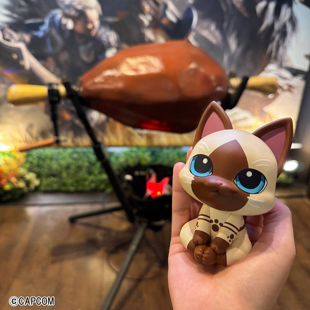 Monster Hunter Look Up PVC Figure Airou 11 cm 4535123849923