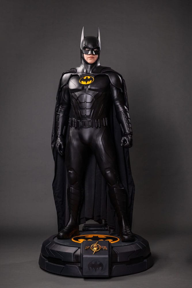 The Flash Life-Size Statue Batman Keaton 2 211 cm 47659868