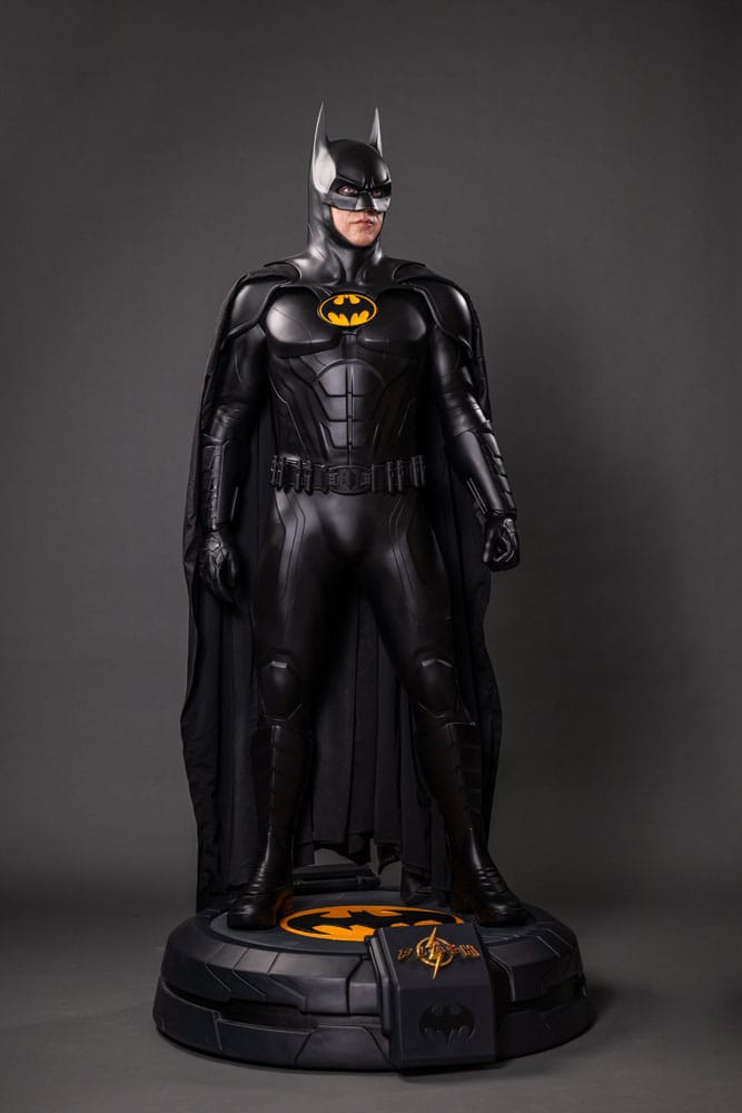 The Flash Life-Size Statue Batman Keaton 2 211 cm 47659868