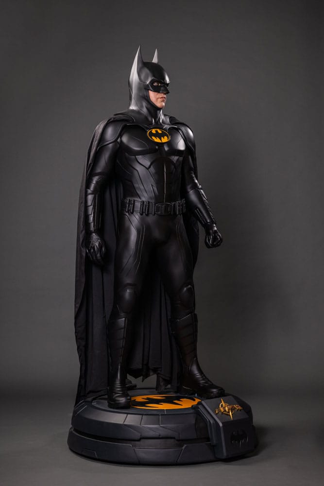 The Flash Life-Size Statue Batman Keaton 2 211 cm 47659868