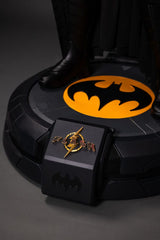 The Flash Life-Size Statue Batman Keaton 2 211 cm 47659868