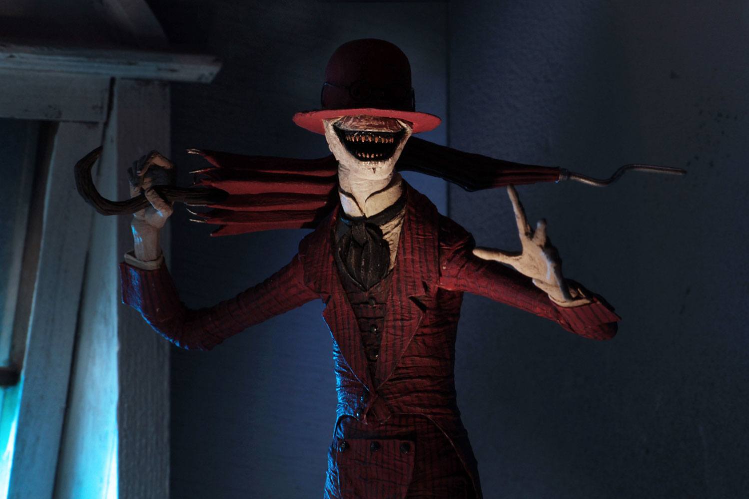 The Conjuring Universe Action Figure Ultimate Crooked Man 23 cm 0634482148808