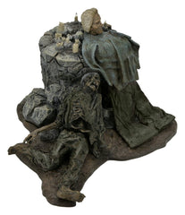 Friday the 13th: The Game Diorama Trenchcoat with Spikes Inferno Room Deluxe Set  0634482399811