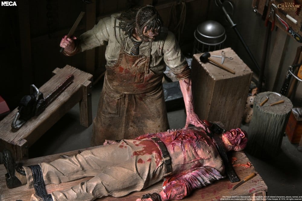 Texas Chainsaw Massacre: The Beginning Diorama Action Figure Leatherface Slaughterhouse Boxed Set 18 cm 0634482415894