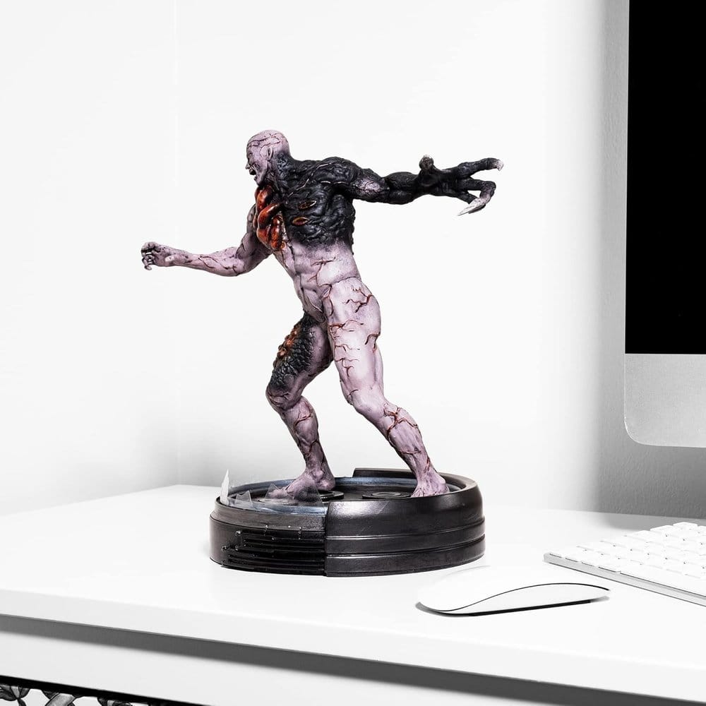 Resident Evil Statue Tyrant 5056280440550