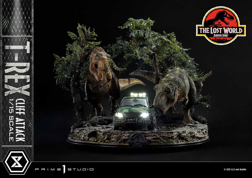 Jurassic World: The Lost World Statue 1/15 T-Rex Cliff Attack 53 cm 4582647121004