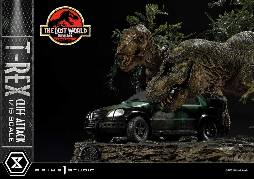Jurassic World: The Lost World Statue 1/15 T-Rex Cliff Attack 53 cm 4582647121004